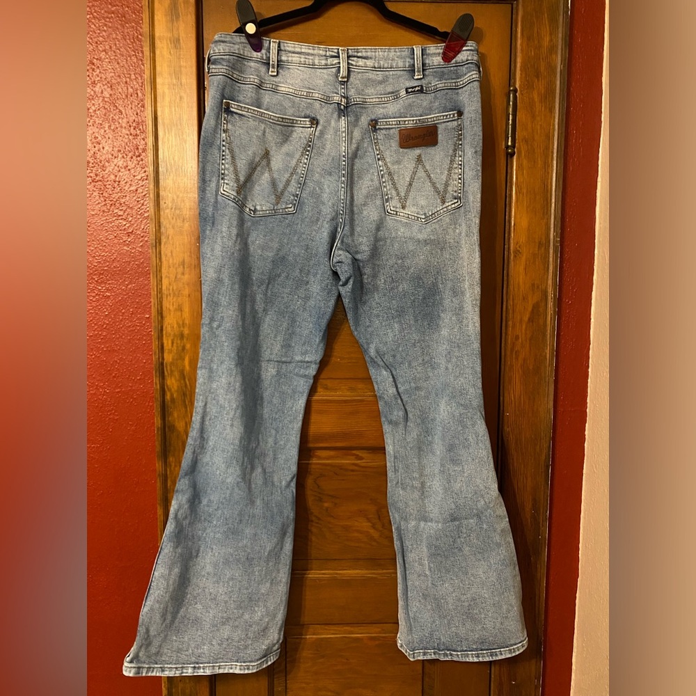 Wrangler Light Blue Denim Jeans with Brown Patch